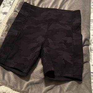 Lululemon bike short with pockets 6”